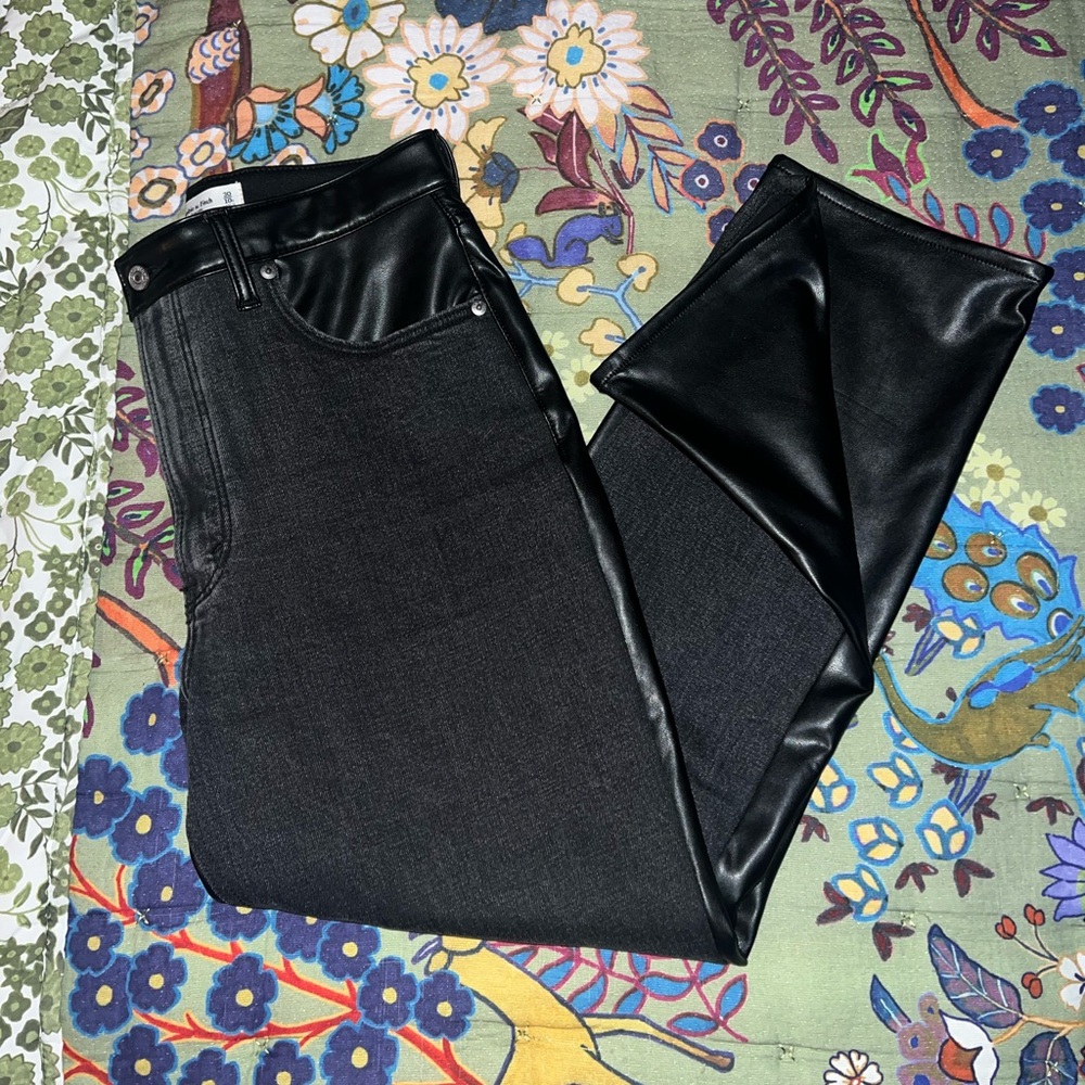 Abercrombie&Fitch Black/Leather “Ankle Straight Ultra High Rise” Cropped Jeans